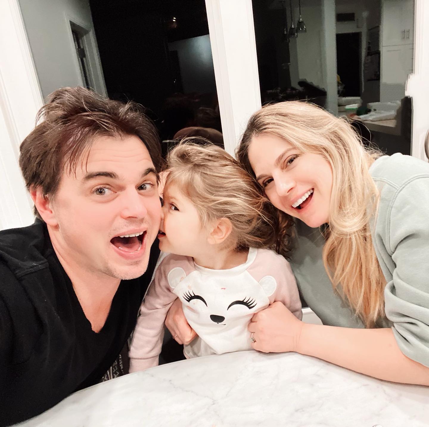 darin brooks selfie with daughter and wife