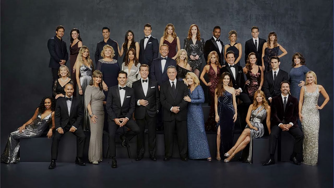 A whole team of Y&R in a group photo.