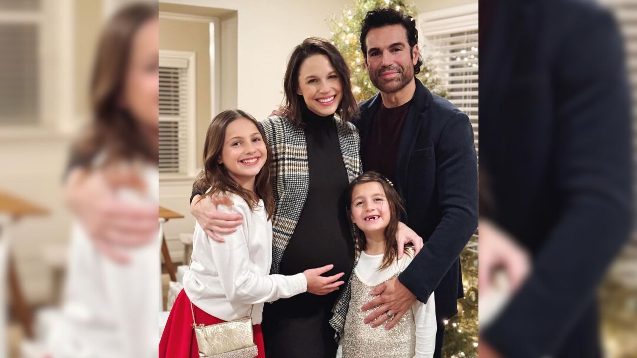Jordi Vilasuso with wife and daughters